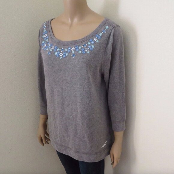 NWT Hollister Womens Embriodered Sweater Size Large Top Shirt Sweatshirt Gray - Picture 2 of 4
